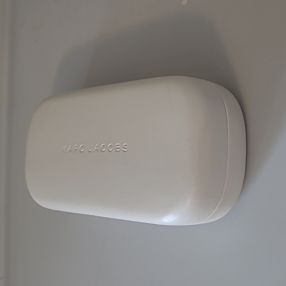Marc Jacobs Case - Picture 8 of 12